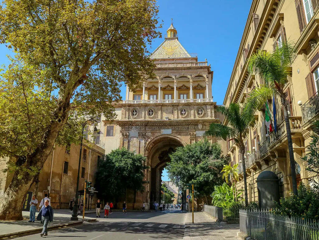 A Porta Nova é a entrada principal de Palermo e um dos lugares para ver em Palermo